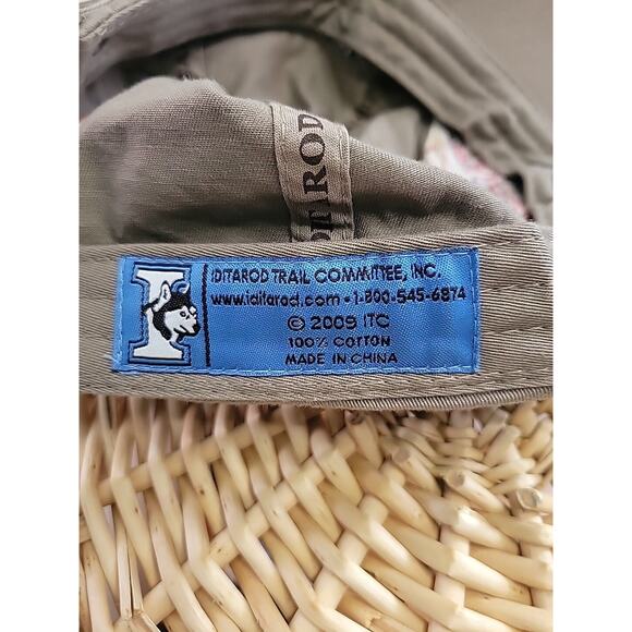 Iditarod Dog Sled Race Cap 2010 Alaska Volunteer Hat Khaki Tan Embroidered GC main image 7